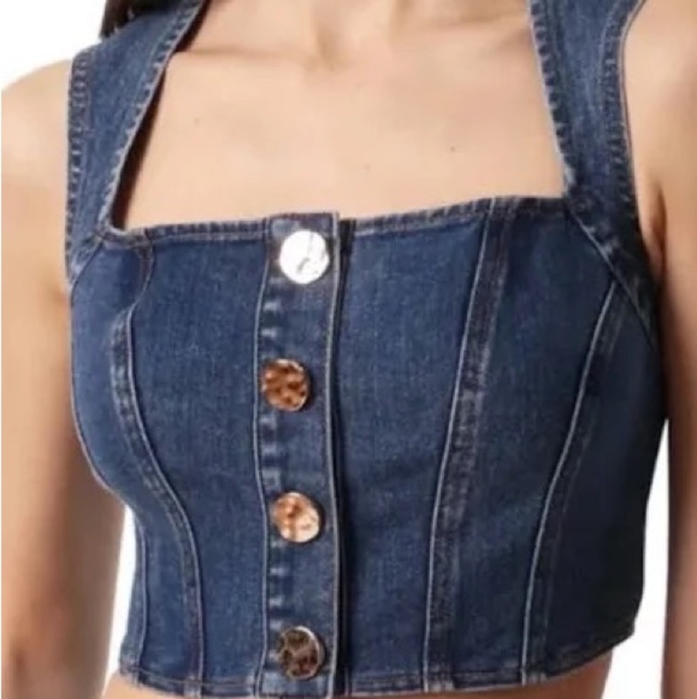 NEW HOUSE OF HARLOW LIGHT DENIM CROP VEST WITH GOLDEN BUTTONS TO ADD ELEGANCE!🎁 - Picture 10 of 10